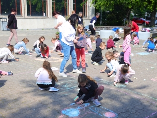 DLSZ-rajzverseny a mozi előtt (2025) - fotó: 