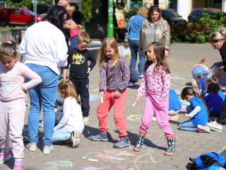 DLSZ-rajzverseny a mozi előtt (2025) - fotó: 