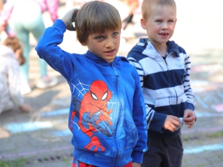 DLSZ-rajzverseny a mozi előtt (2025) - fotó: 