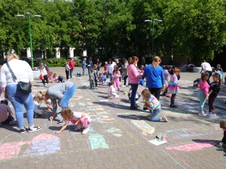 DLSZ-rajzverseny a mozi előtt (2025) - fotó: 