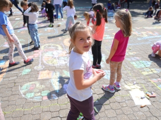 DLSZ-rajzverseny a mozi előtt (2025) - fotó: 