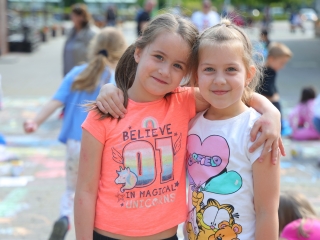 DLSZ-rajzverseny a mozi előtt (2025) - fotó: 