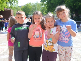 DLSZ-rajzverseny a mozi előtt (2025) - fotó: 