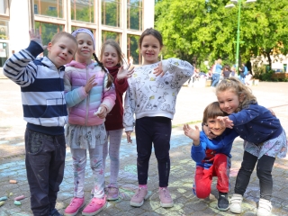 DLSZ-rajzverseny a mozi előtt (2025) - fotó: 