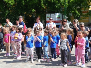 DLSZ-rajzverseny a mozi előtt (2025) - fotó: 