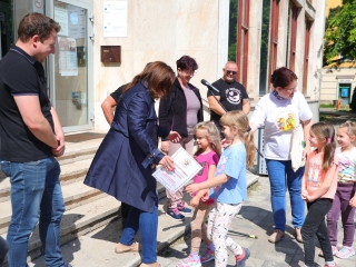 DLSZ-rajzverseny a mozi előtt (2025) - fotó: 