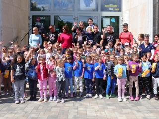 DLSZ-rajzverseny a mozi előtt (2025) - fotó: 