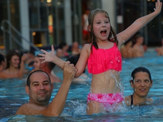 Holdfényfürdő (2025) - fotó: 