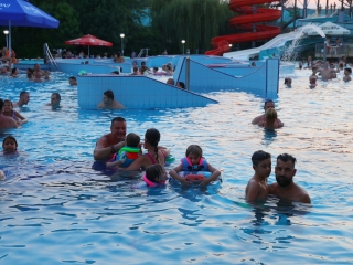 Holdfényfürdő (2025) - fotó: 