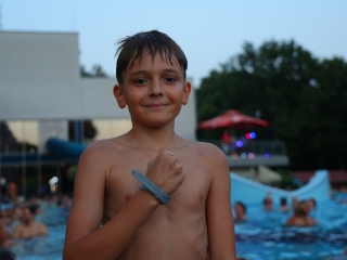 Holdfényfürdő (2025) - fotó: 