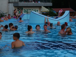 Holdfényfürdő (2025) - fotó: 