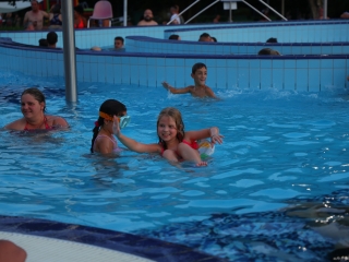 Holdfényfürdő (2025) - fotó: 