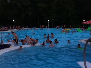 Holdfényfürdő (2025) - fotó: 