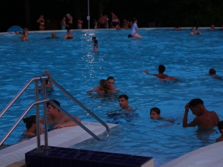 Holdfényfürdő (2025) - fotó: 