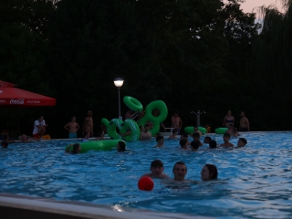 Holdfényfürdő (2025) - fotó: 