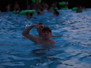 Holdfényfürdő (2025) - fotó: 