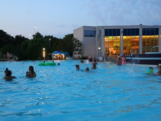 Holdfényfürdő (2025) - fotó: 