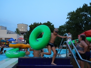 Holdfényfürdő (2025) - fotó: 