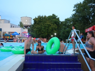 Holdfényfürdő (2025) - fotó: 