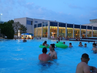 Holdfényfürdő (2025) - fotó: 