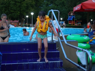 Holdfényfürdő (2025) - fotó: 