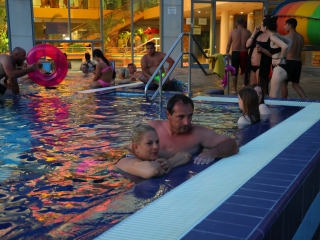 Holdfényfürdő (2025) - fotó: 