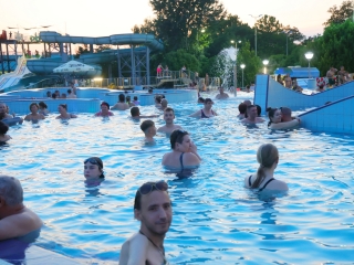 Holdfényfürdő (2025) - fotó: 