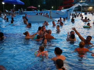 Holdfényfürdő (2025) - fotó: 