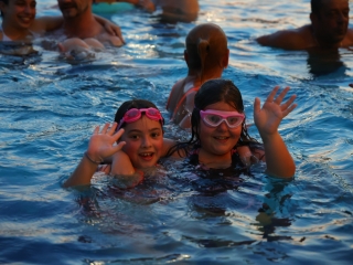 Holdfényfürdő (2025) - fotó: 