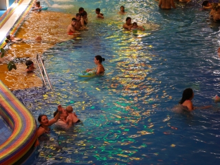 Holdfényfürdő (2025) - fotó: 