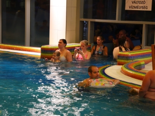 Holdfényfürdő (2025) - fotó: 