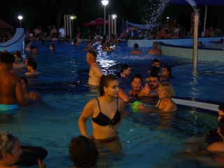 Holdfényfürdő (2025) - fotó: 