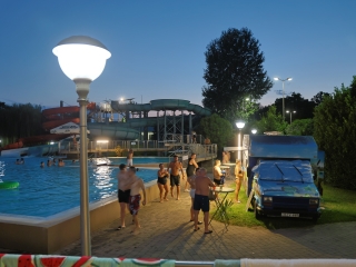 Holdfényfürdő (2025) - fotó: 