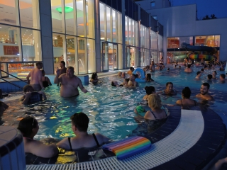 Holdfényfürdő (2025) - fotó: 