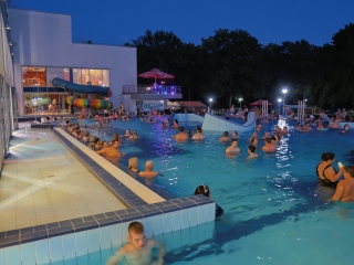 Holdfényfürdő (2025) - fotó: 