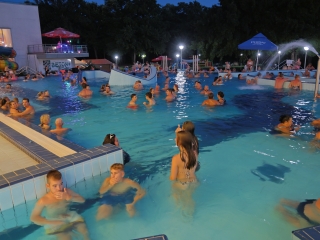 Holdfényfürdő (2025) - fotó: 