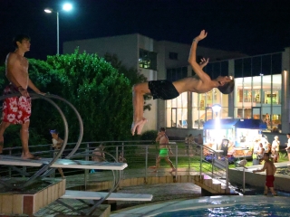 Holdfényfürdő (2025) - fotó: 