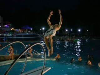 Holdfényfürdő (2025) - fotó: 