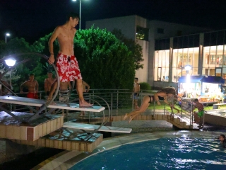 Holdfényfürdő (2025) - fotó: 