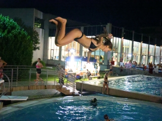 Holdfényfürdő (2025) - fotó: 