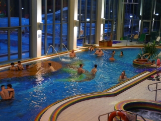 Nyárzáró esti buli az élményfürdőben - fotó: 