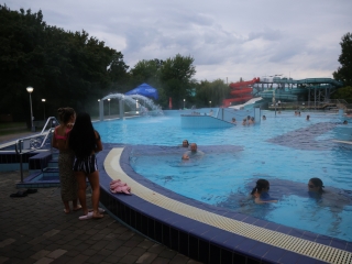 Nyárzáró esti buli az élményfürdőben - fotó: 