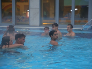 Nyárzáró esti buli az élményfürdőben - fotó: 