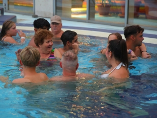 Nyárzáró esti buli az élményfürdőben - fotó: 