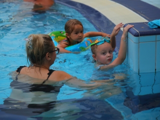 Nyárzáró esti buli az élményfürdőben - fotó: 