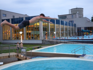 Nyárzáró esti buli az élményfürdőben - fotó: 