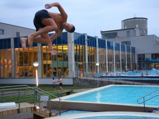 Nyárzáró esti buli az élményfürdőben - fotó: 