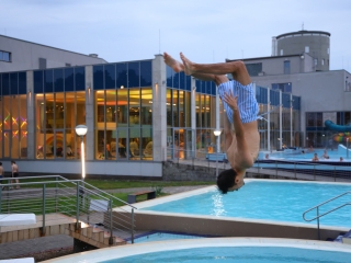 Nyárzáró esti buli az élményfürdőben - fotó: 