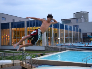 Nyárzáró esti buli az élményfürdőben - fotó: 