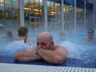 Nyárzáró esti buli az élményfürdőben - fotó: 